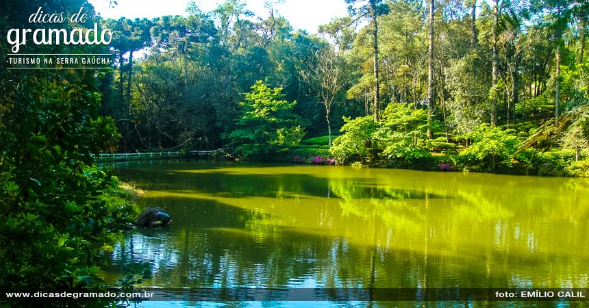 O belo lago no centro do Parque Aldeia do Imigrante.