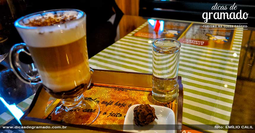 Uma das várias opções de cafés e chocolates quente na Casa da Velha Bruxa.