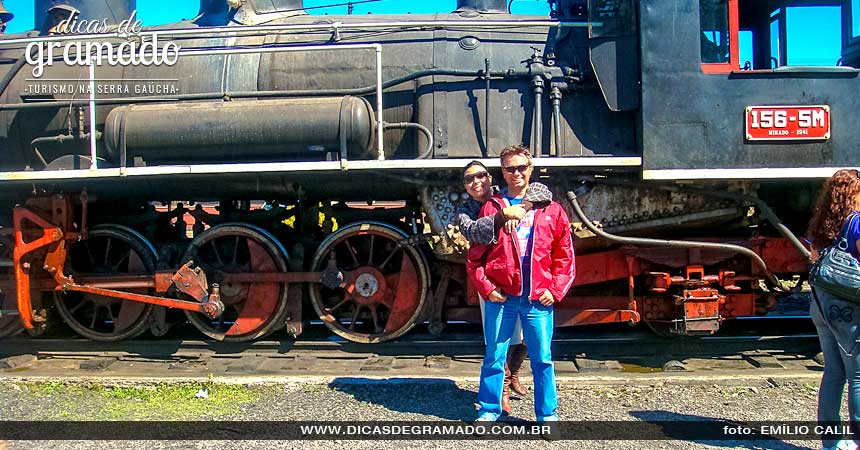 É claro que a foto clássica em frente à locomotiva não pode faltar.