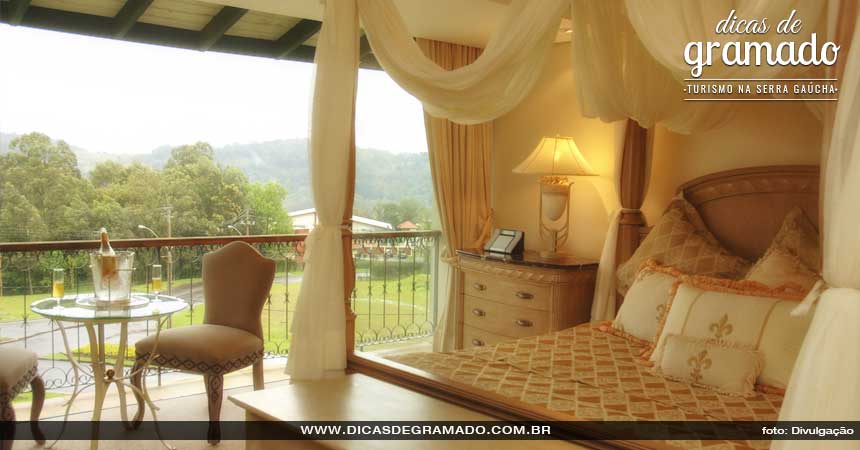 Quarto do Kurotel em Gramado: Imagine passar vários dias acordando em um quarto como esse, com uma vista dessas.