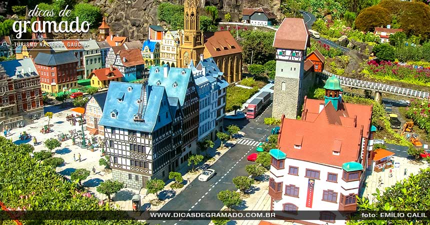 Miniaturas de ruas da Alemanha, com 'mini habitantes', são um dos grandes atrativos do Mini Mundo em Gramado.