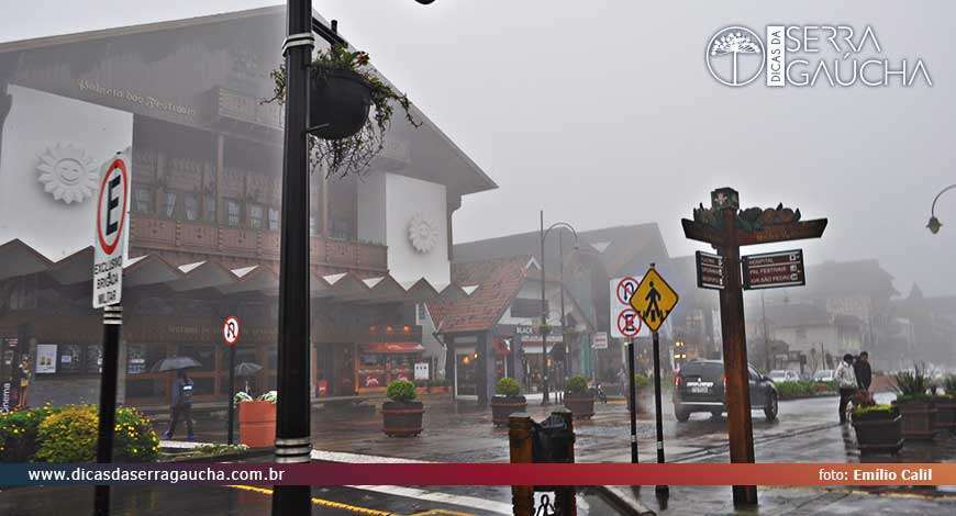 Palácio dos Festivais em dia de chuva - Gramado (RS)