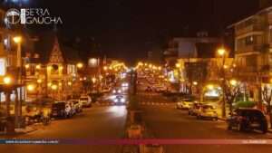 A beleza de Gramado à noite - Av. Borges de Medeiros
