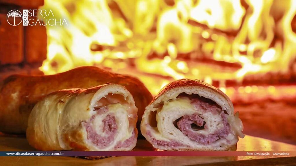 O famoso pão de calabresa da Festa da Colônia de Gramado
